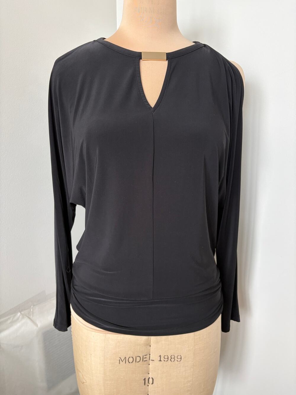 Black Gold Embellished Draped Top Sz S Tuscan Mom Y2K Retro Glam Batwing Ruched